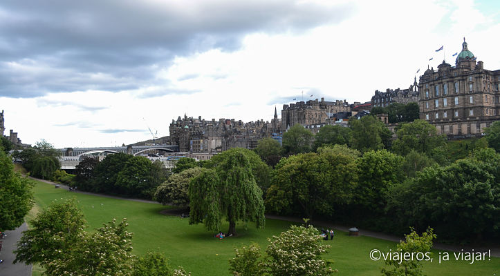 Castillo de Edimburgo desde Princes Street