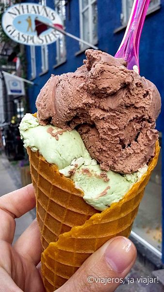 Dinamarca. Helado de pistacho y chocolate Dinamarca. Helado