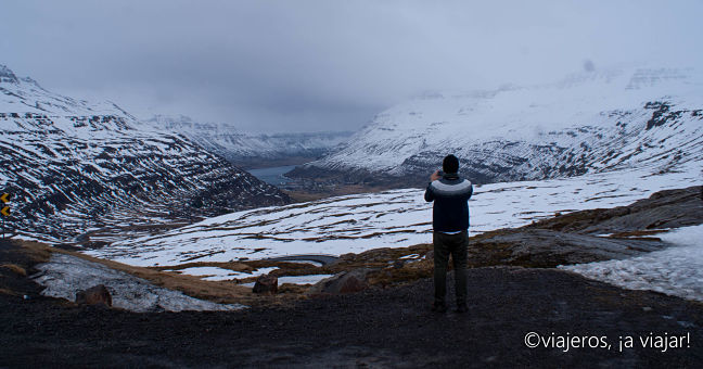 10 COSAS ISLANDIA. Vista de Seyðisfjörður desde la montaña