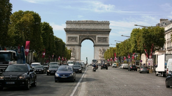 zonas dormir paris arco triunfo