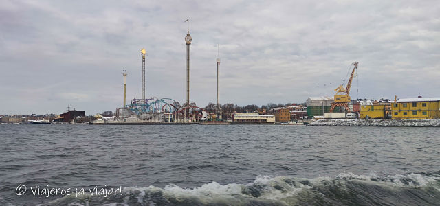 Paseo en barco por los puentes de Estocolmo