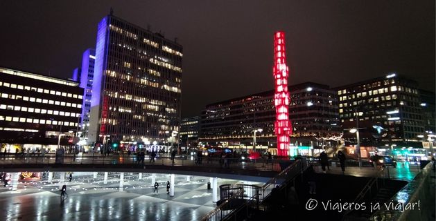 Mercados navideños y luces de Navidad en Estocolmo 8 Hötorget o Sergels Tor, Estocolmo