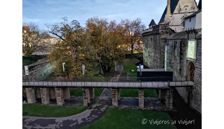 puente levadizo del Castillo Nantes