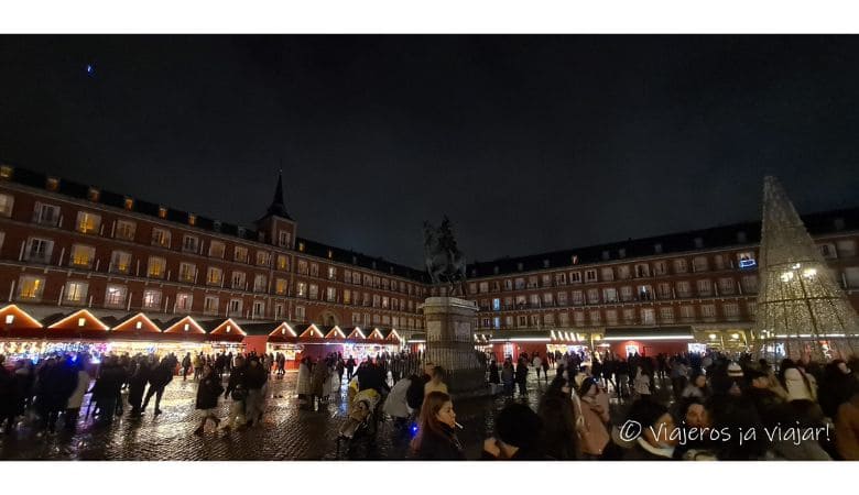 puestos navideños en Plaza Mayor de Madrid