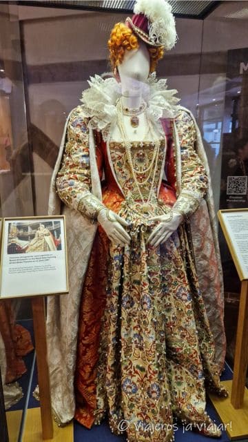 vestidos de epoca en The Globe globe