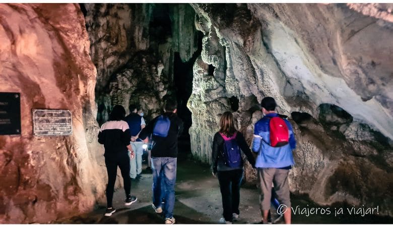 Cueva de la Pileta con niños: naturaleza y arte rupestre en Málaga