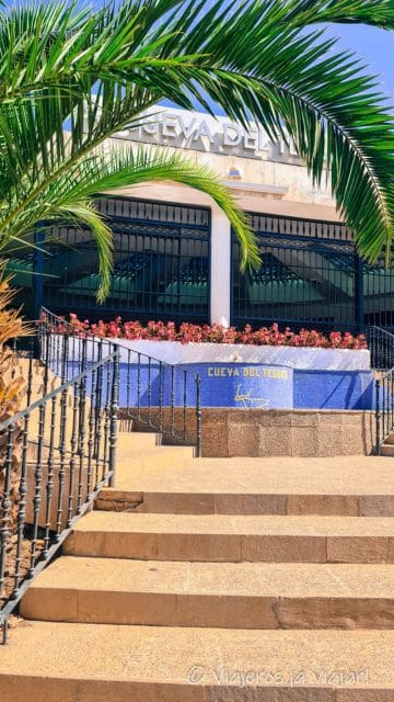 Visita a la Cueva del Tesoro con niños en Rincón de la Victoria