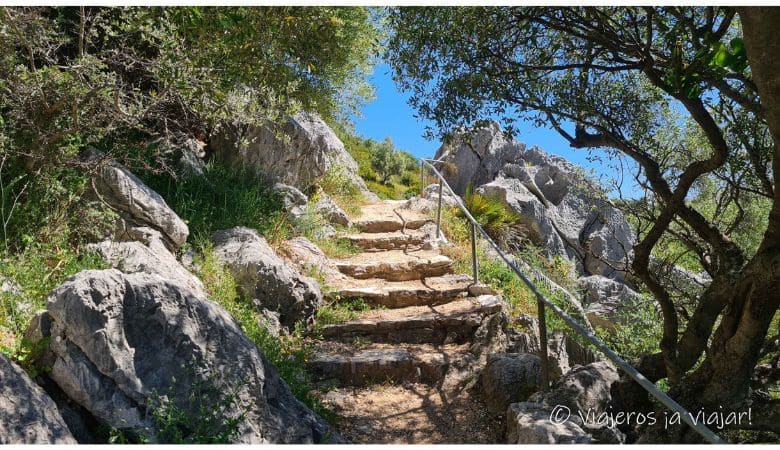 Cueva de la Pileta con niños: naturaleza y arte rupestre en Málaga