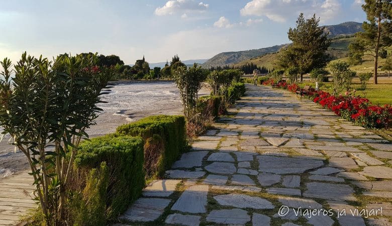 Pamukkale: travertinos, historia y excursiones imprescindibles en Turquía