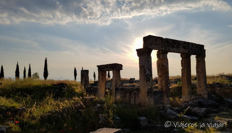 Pamukkale: travertinos, historia y excursiones imprescindibles en Turquía